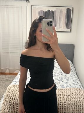 Divided H&M Black One Shoulder
Top - Ruched Sleeve (Size XS)